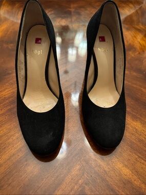 Högl Black Suede Round-Toe Pumps